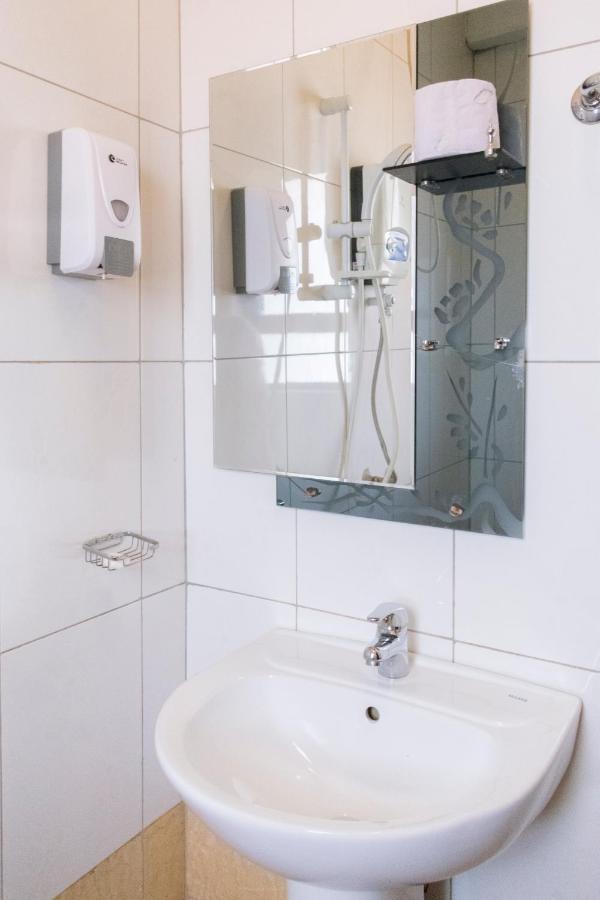 Kahondo Buffalo Hotel Kampala Makerere Екстериор снимка